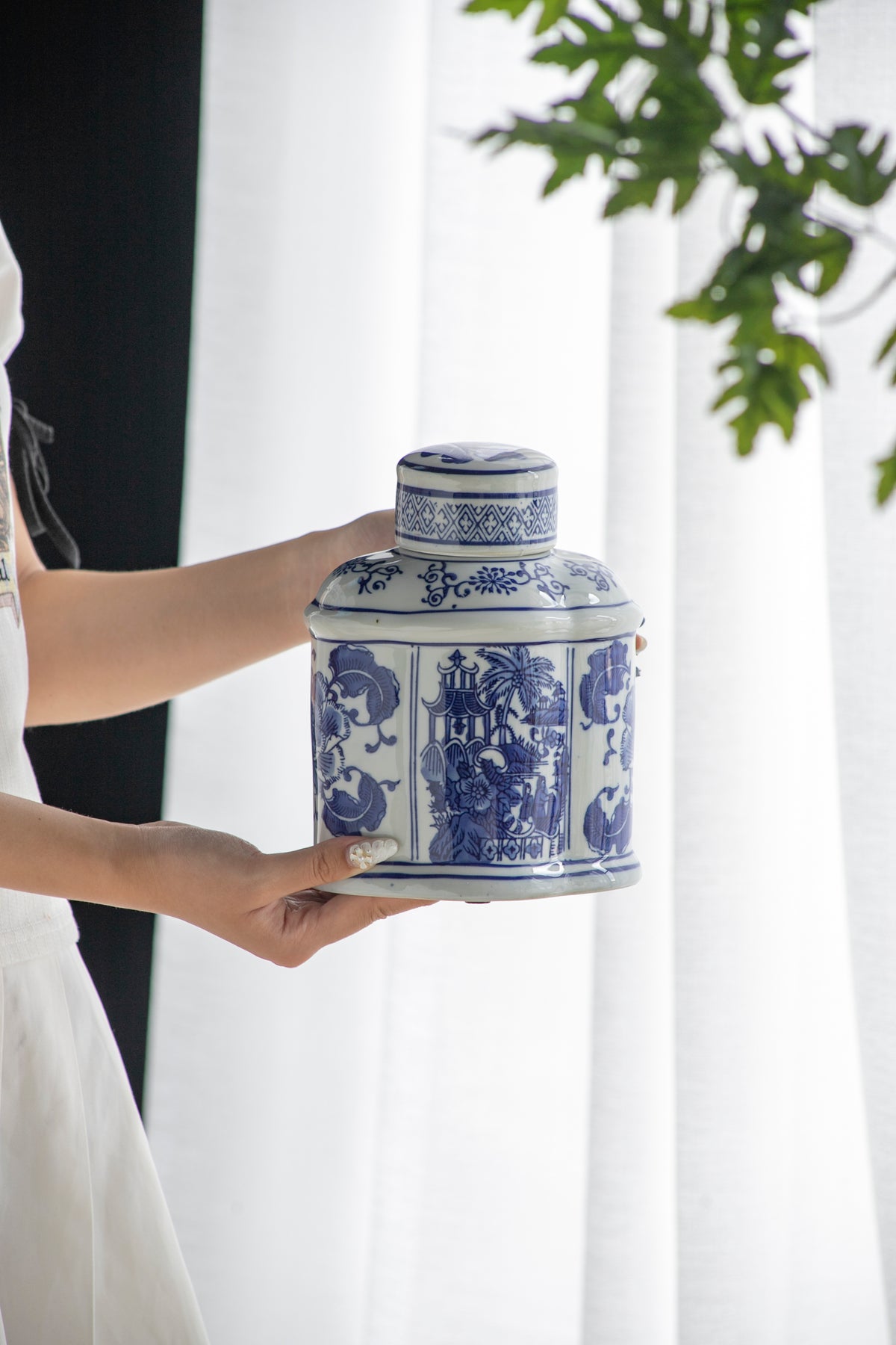 6.2x4.8x8' Ren Blue and White Oval Jar with Lid